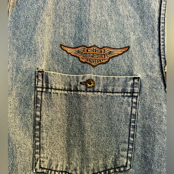 VINTAGE Men’s Harley Davidson Sleeveless Denim Shirt - Picture 3 of 5